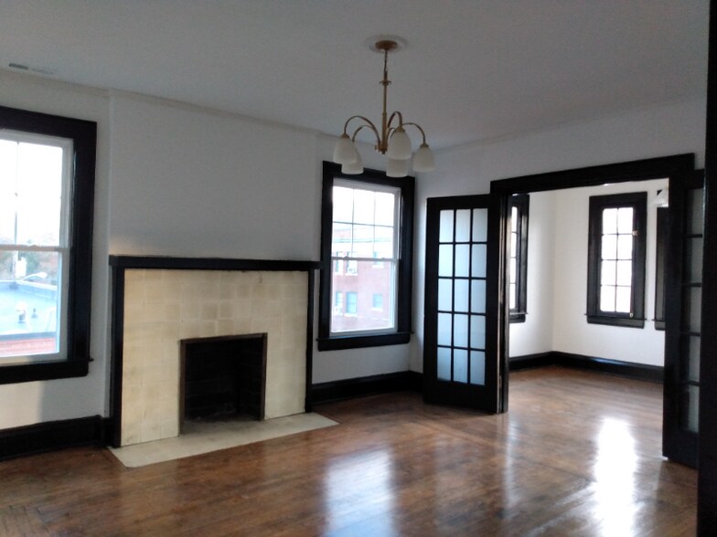 Building Photo - 1632 Virginia St E