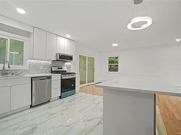 Building Photo - 96 Sagamore Dr