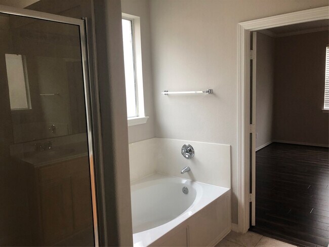 Building Photo - 210 Briar Trace Ln