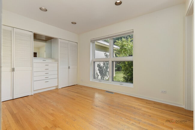 Building Photo - 1660 Hertel Ln