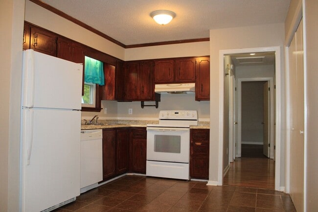 Building Photo - Charming 3BR/2BA Rental in Sand Ridge Neighbourhood