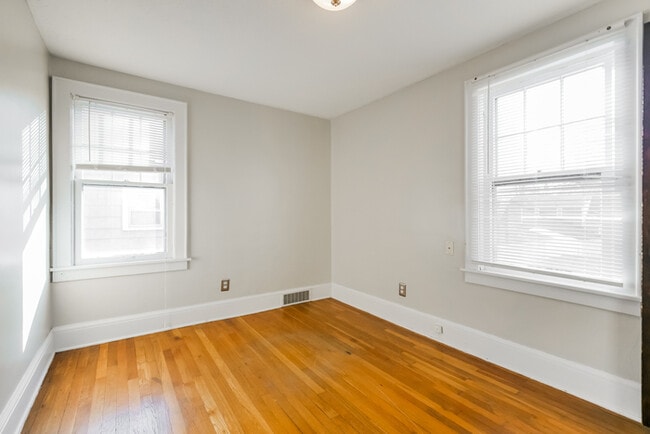 Building Photo - 468 Greenwood Ave