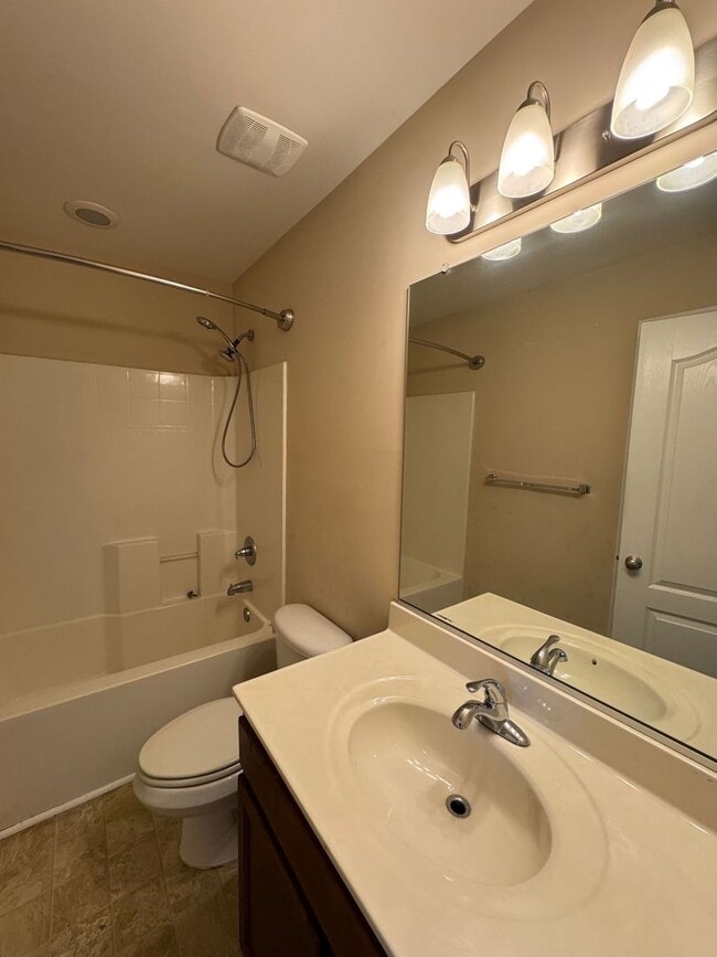 Building Photo - Modern Corner-End Townhome in the Heart of VB "ASK ABOUT OUR ZERO DEPOSIT"