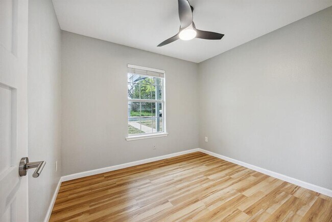 Building Photo - 1111 Lawson Ln