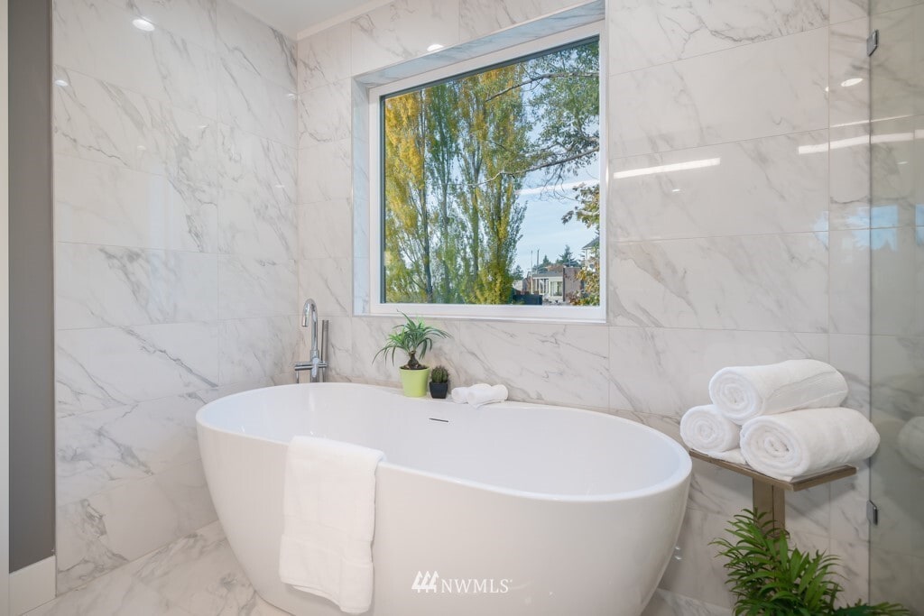 Magnificent master bathroom - 2210 12th Ave W