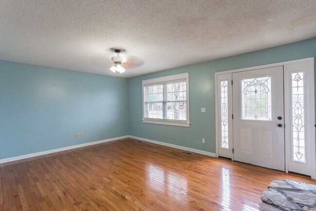 Building Photo - 4 Bedroom Rental in East Brainerd!