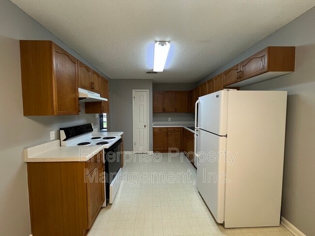 Building Photo - 1096 Sunstar Dr