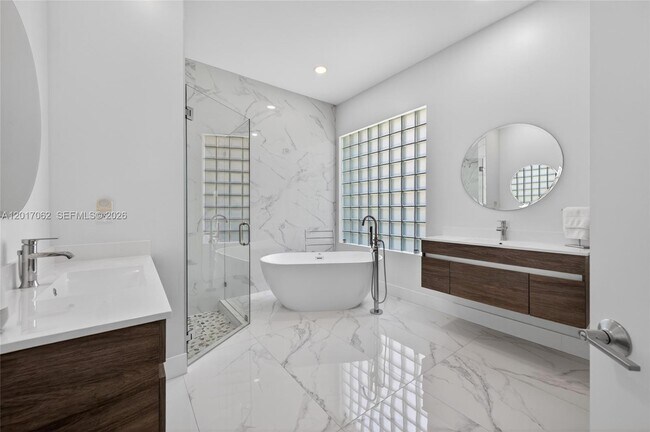 Building Photo - 2576 Bay Pointe Dr