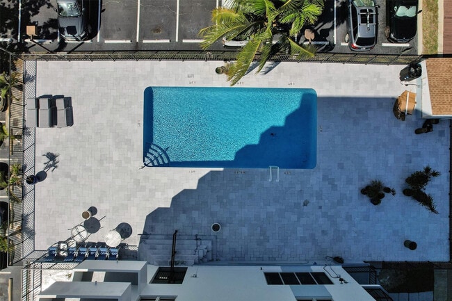 Building Photo - 3051 NE 48th St