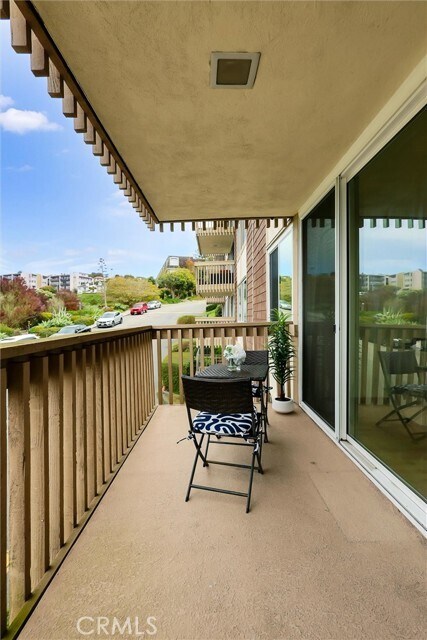 Building Photo - 6542 Ocean Crest Dr