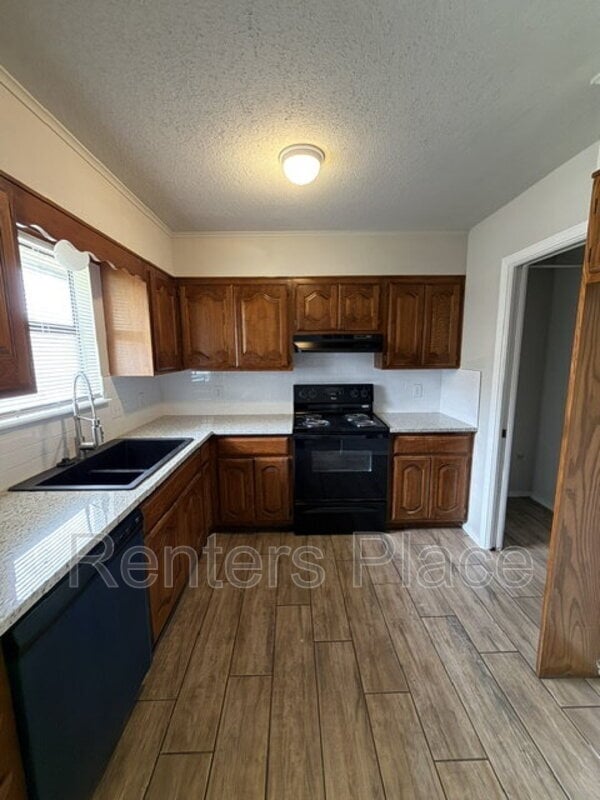 Building Photo - 1548 E 74th St
