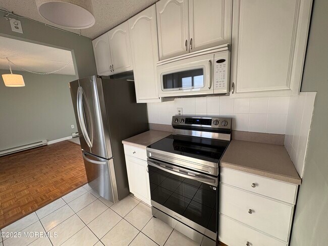 Building Photo - 1000 River Rd