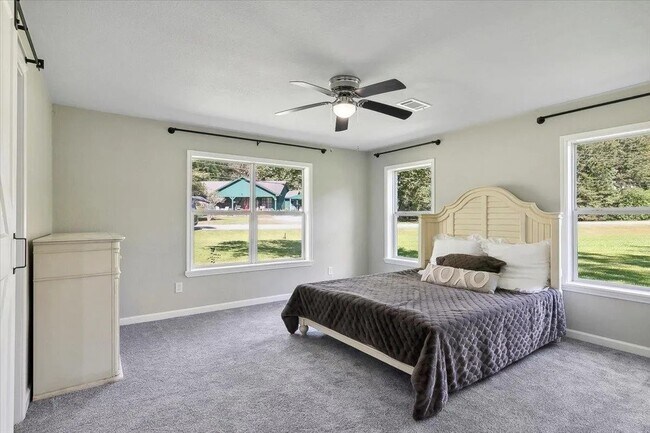 Building Photo - 215 Cypress Bend Dr