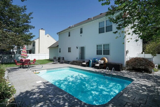 Building Photo - Charming Colonial on Quiet Cul-de-Sac