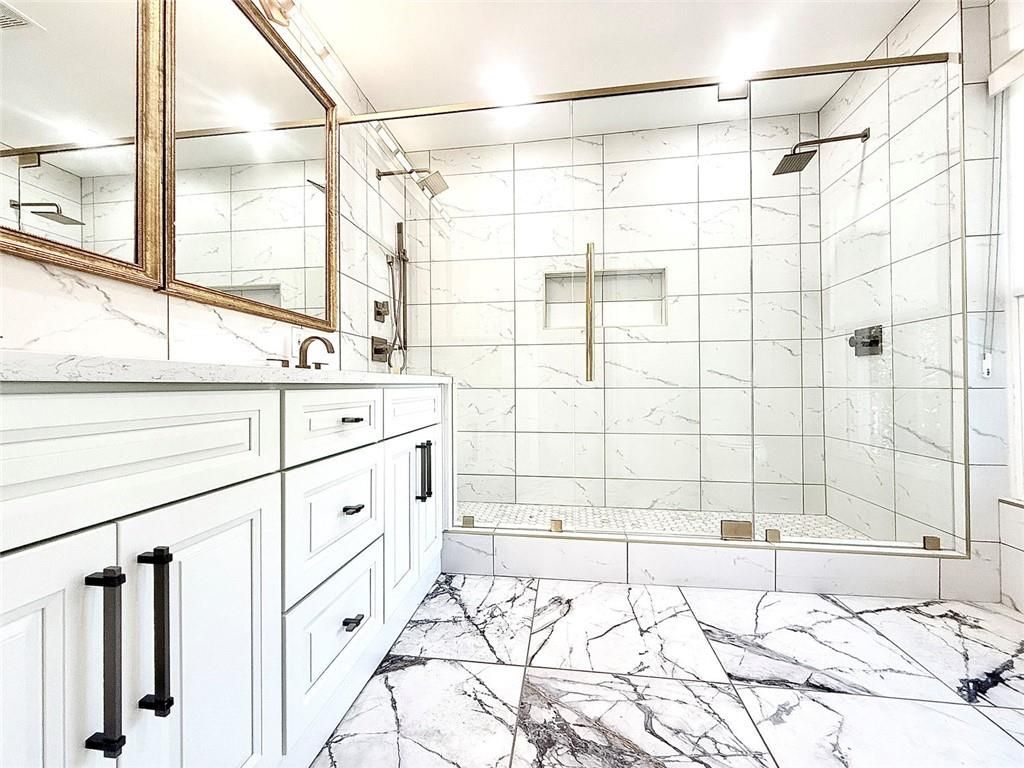 Building Photo - 200 W Paces Ferry Rd NW