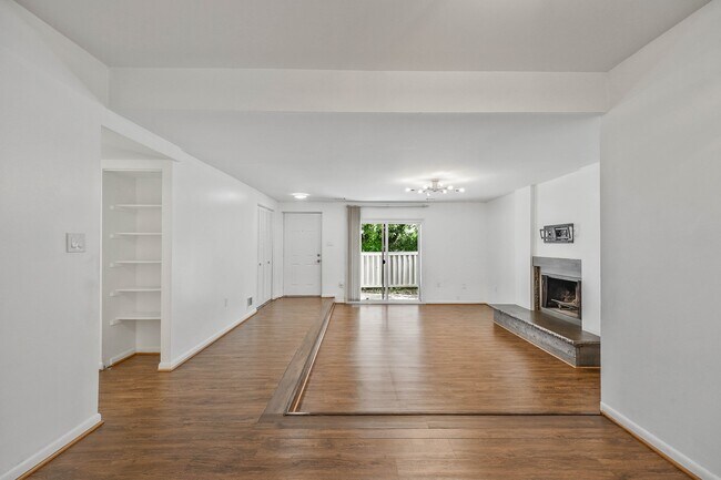Building Photo - 12883 Cara Dr