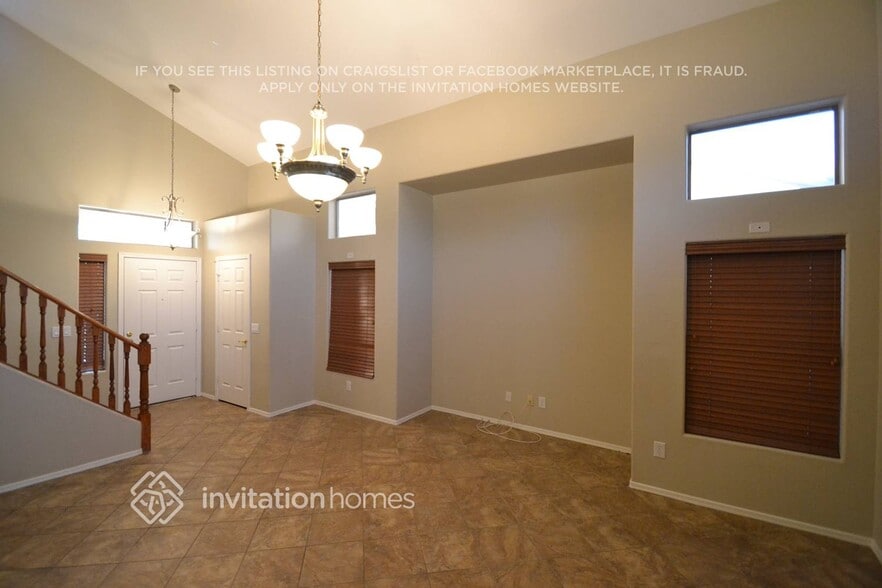 Building Photo - 5605 S 51st Dr