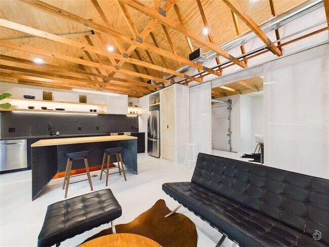 Building Photo - 6007 Leisure Run Rd