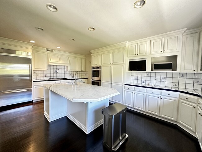 Building Photo - 9612 Arby Dr