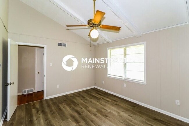 Building Photo - 3 Bedroom Pet-Friendly Home in Memphis, TN with Main Street Renewal