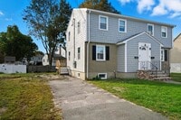 Building Photo - 33 Park Dr