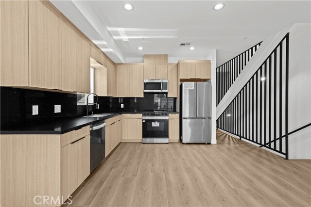Building Photo - 642 N Boyle Ave