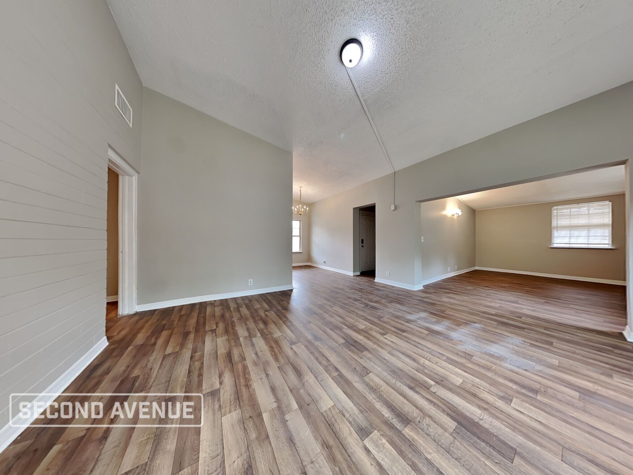 Building Photo - 3815 Rendale Dr N