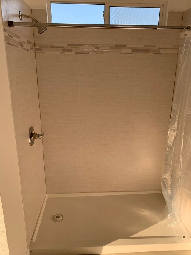 Building Photo - Full remodeled 4 bedroom 3 Bathroom home