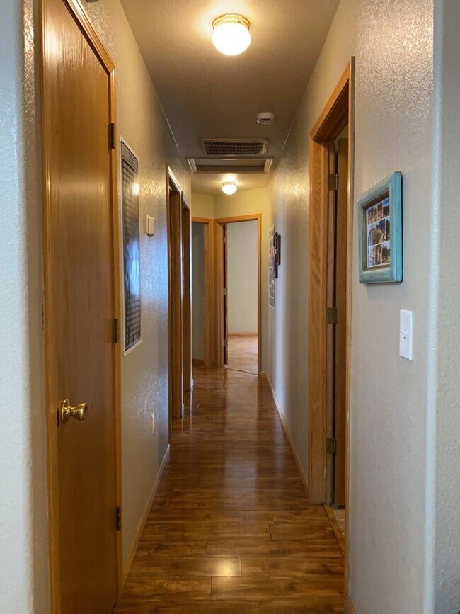 Building Photo - 3 Bed, 2 Bath Duplex in West Fort Collins close to Foothills