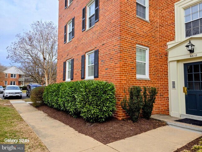 Building Photo - 6618 Boulevard View