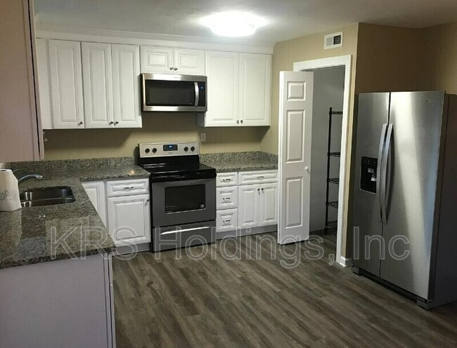 Building Photo - 3320 Lyons Ave