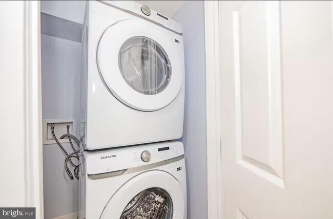 Building Photo - 1125 Washington Blvd