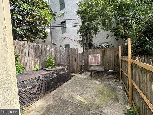 Building Photo - 1711 N Gratz St