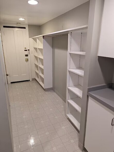 Building Photo - 122 S East Ave