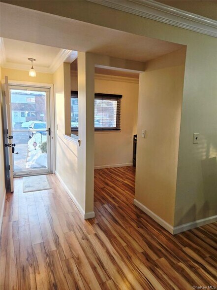 Building Photo - 199 Pointe Cir N