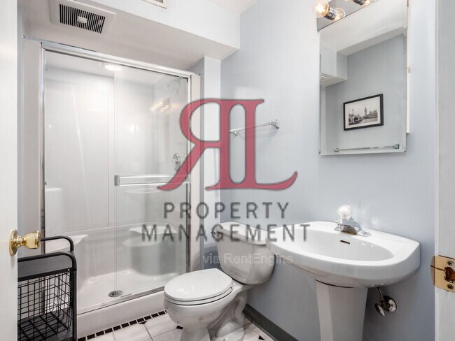 Building Photo - 362 W 4th Ave