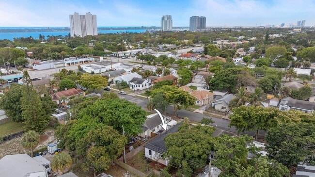 Building Photo - 633 55th St