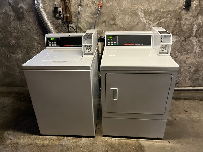 Coin Op Laundry - 826 Park St