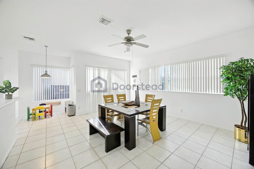Building Photo - 10555 Paso Fino Dr