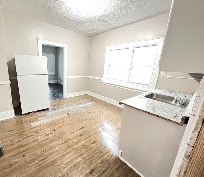 Building Photo - 12022 Griffing Ave