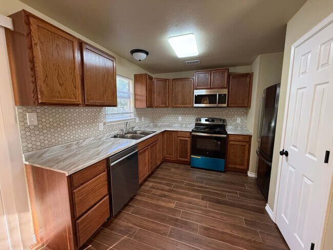 Building Photo - 1305 Fox Creek Dr