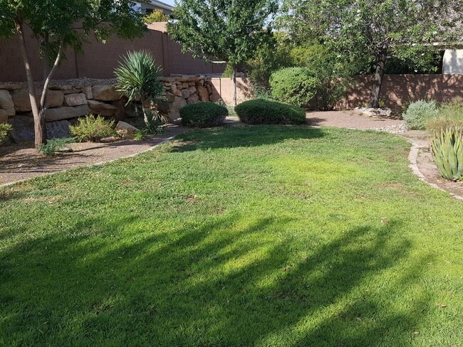 Building Photo - This Gorgeous Home is in the Tonaquint Ter...