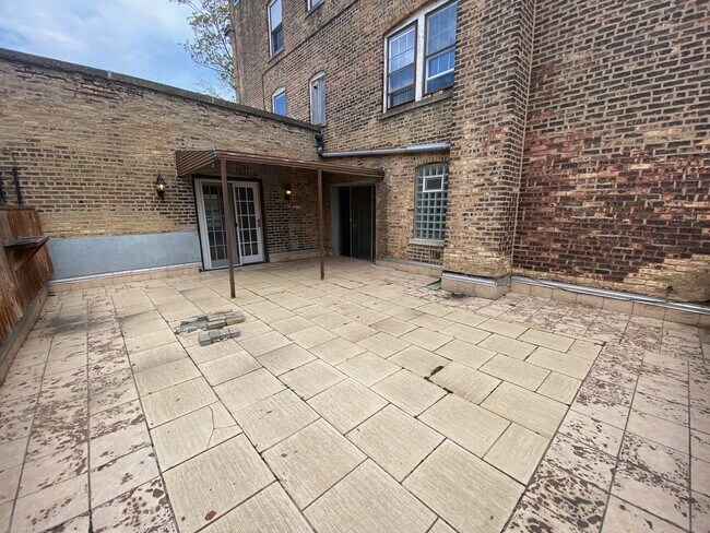 Building Photo - 7434 N Seeley Ave