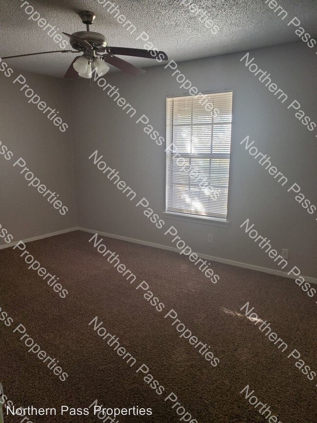 Building Photo - 200 Shadow Mountain Dr
