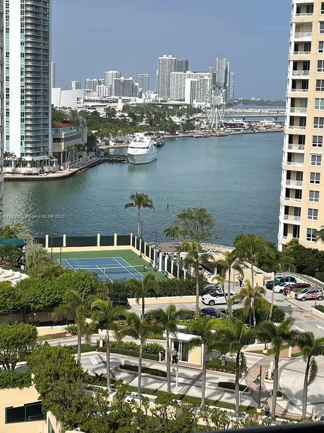 Building Photo - 540 Brickell Key Dr