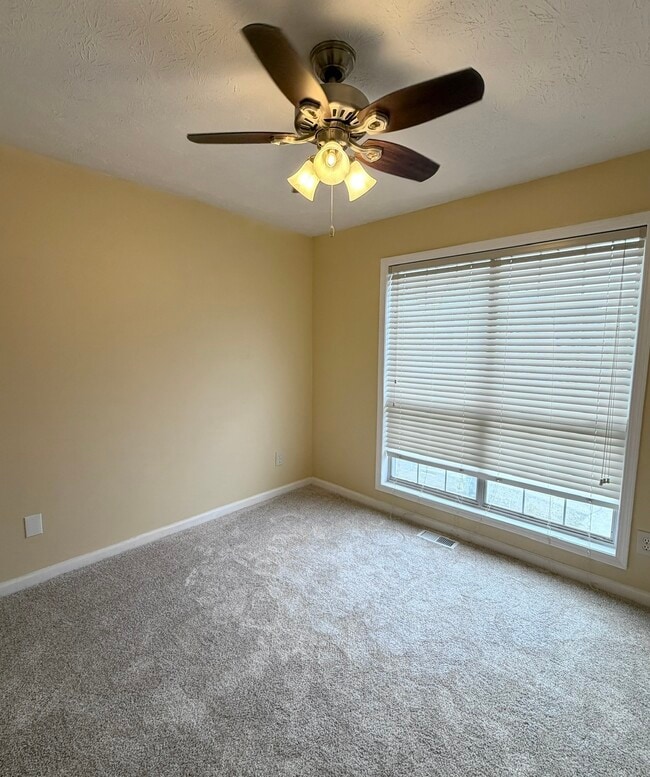 Building Photo - 1025 Eagle Pointe Dr NW