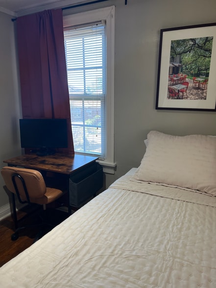 Building Photo - 1140 S College Ave