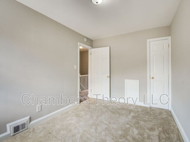 Building Photo - 1417 Downing St NE