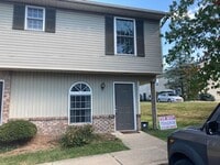Building Photo - 3 Bedroom/2.5 Bath Townhouse located South...