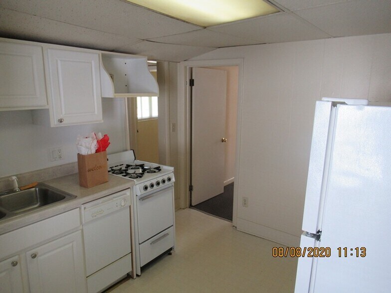 Building Photo - 419 E 12th St